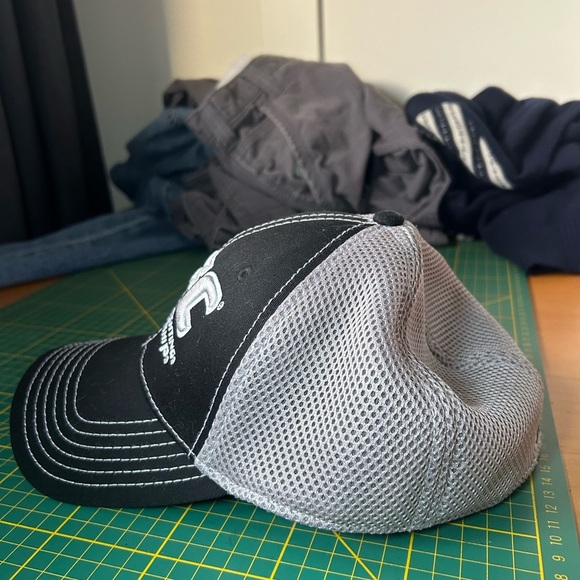 2008 Official UFC a-flex trucker hat - Picture 4 of 10